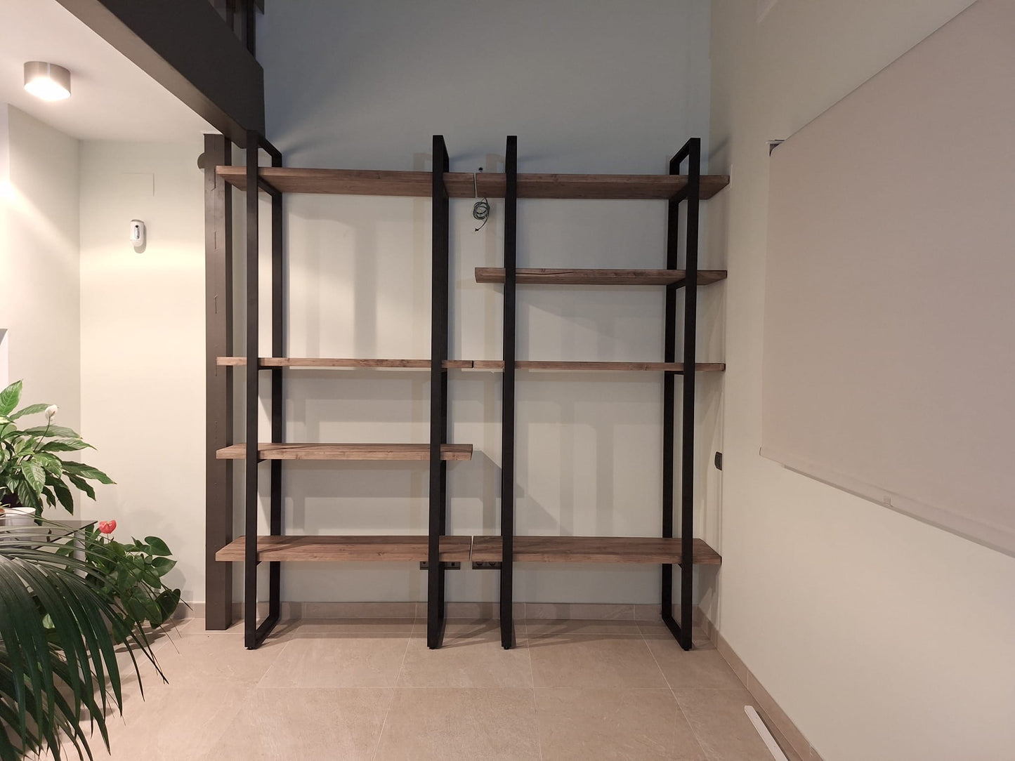 ESTANTERÍA INDUSTRIAL DE MADERA Y METAL - 240 X 90 X 40 CM