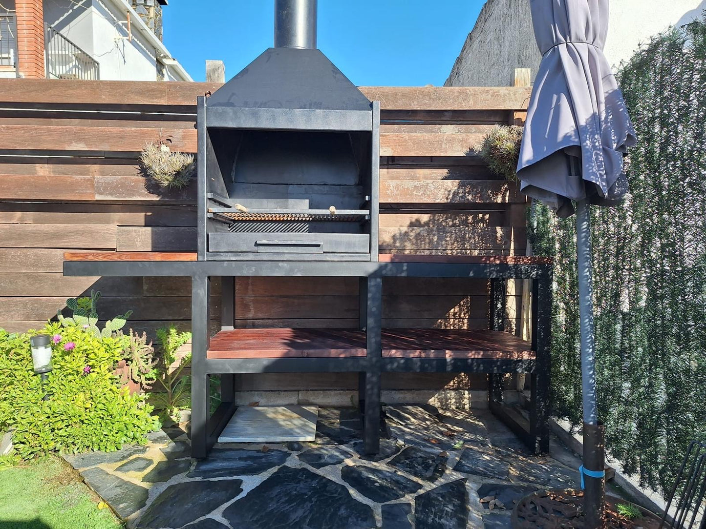 BARBACOA EXTERIOR CON CHIMENEA